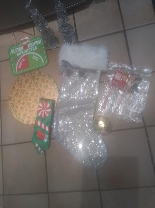  — COLLECTION OF XMAS ITEMS