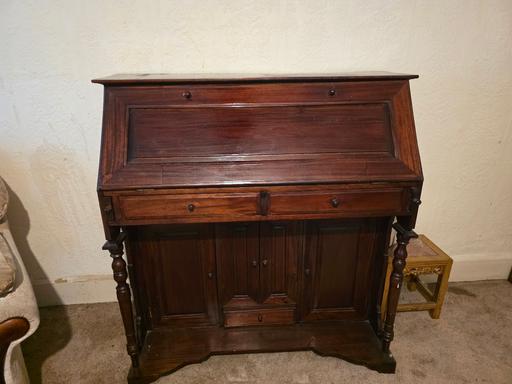  — Secretary Desk