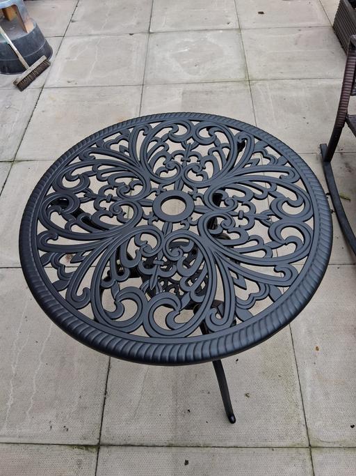  — metal garden table