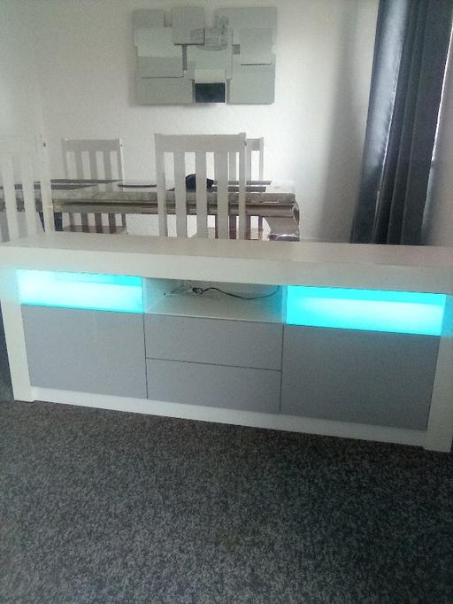  — hight gloss tv unit