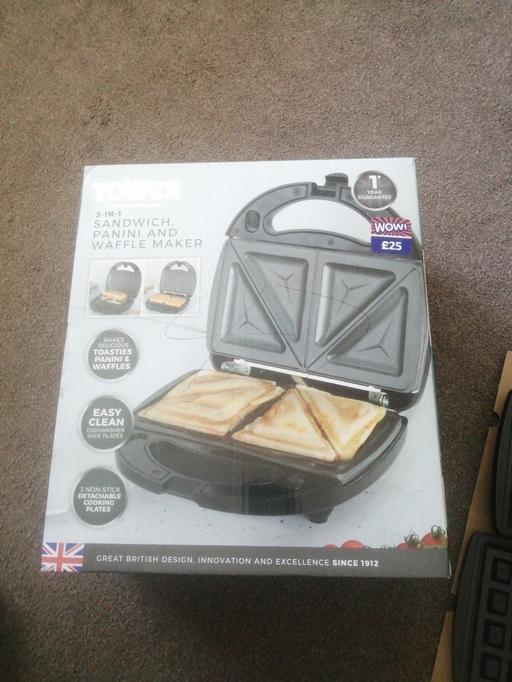  — New Tower 3 in 1 sandwich/Panini/waffle maker