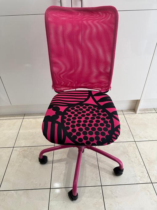  — Desk chair