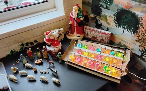  — vintage Christmas items job lot inc lights