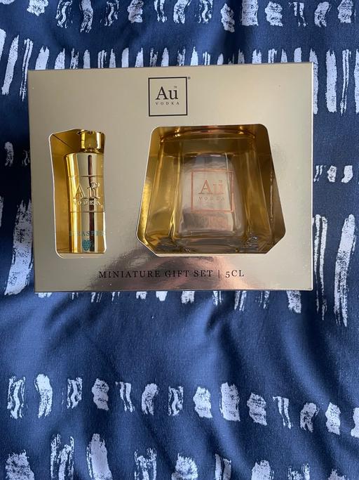  — Gift set