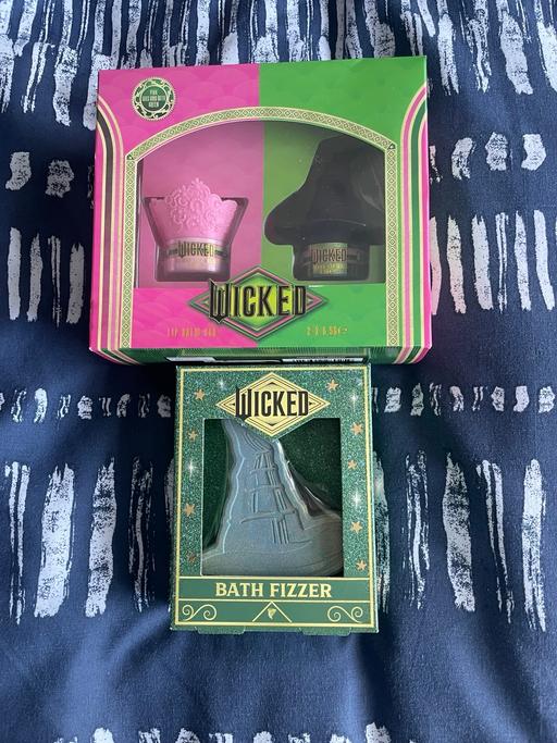  — Gift set