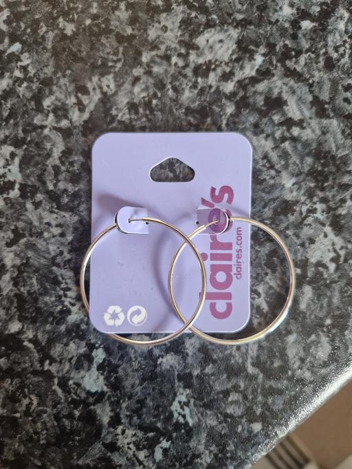 — brand new earrings