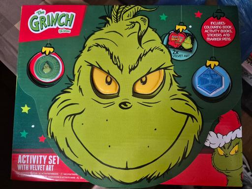  — new Grinch Activity Set With Velvet Art