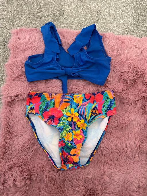  — Girls bikini