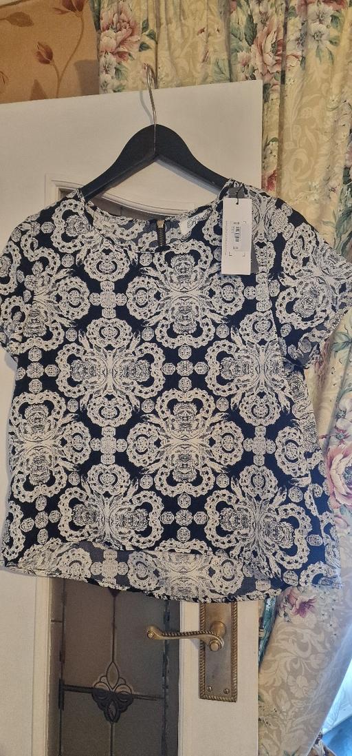  — ladies top
