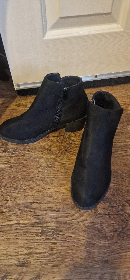  — ladies boots