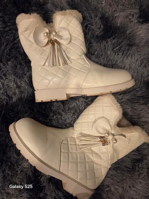  — ladies boots
