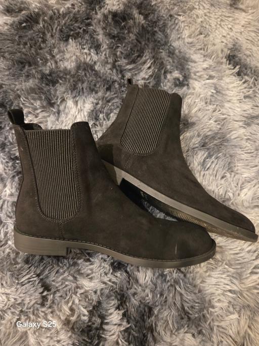  — ladies boots