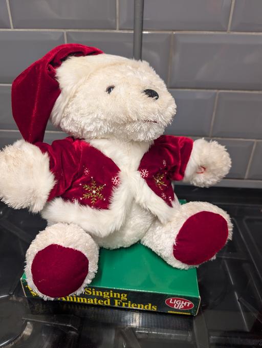  — musical Christmas bear