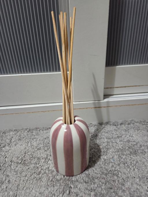  — Reed diffuser