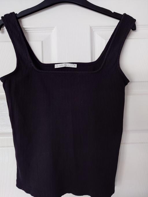  — Women's cropped tank top size 14