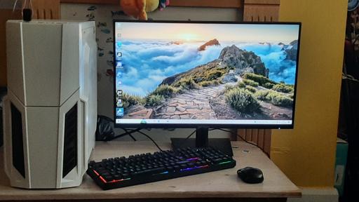  — pc+monitor+ rgb keyboard,mouse windows 11