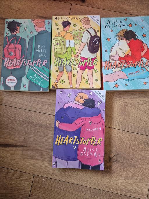  — 4 x Heartstopper Books