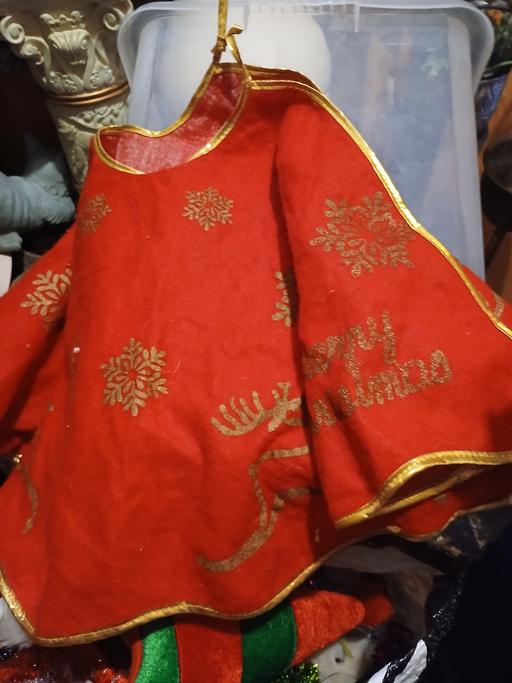  — tree skirt