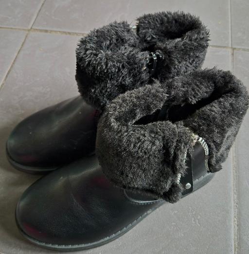  — FREE BOOTS SIZE 2