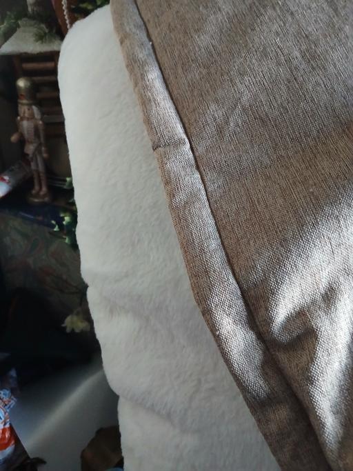  — big fluffy dog bed new