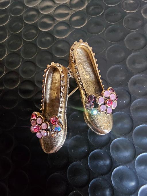  — brooch vintage shoes