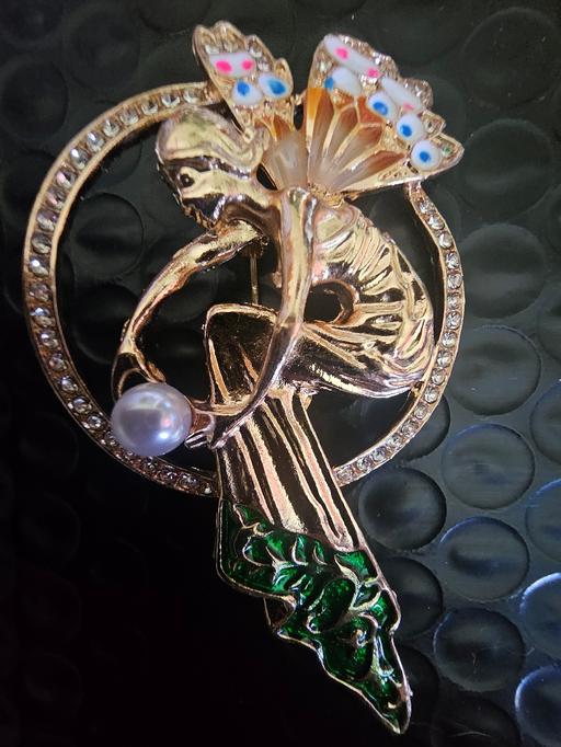  — brooch angel