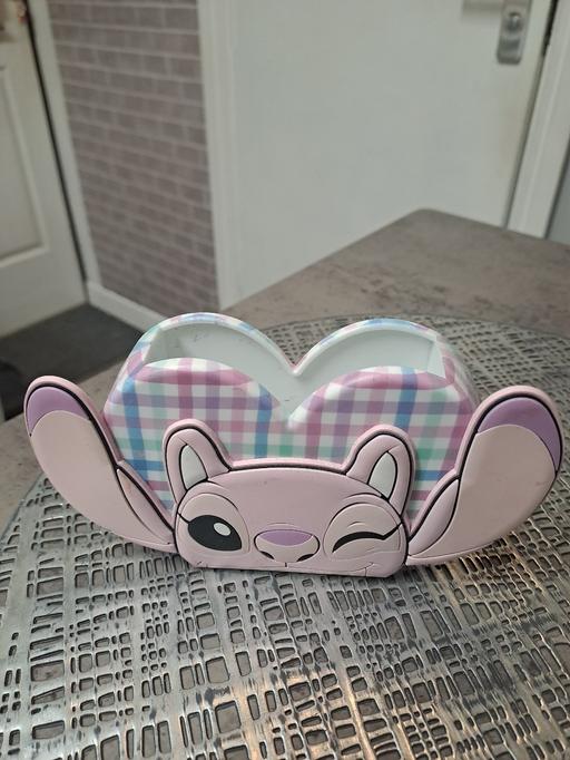  — makeup brush holder