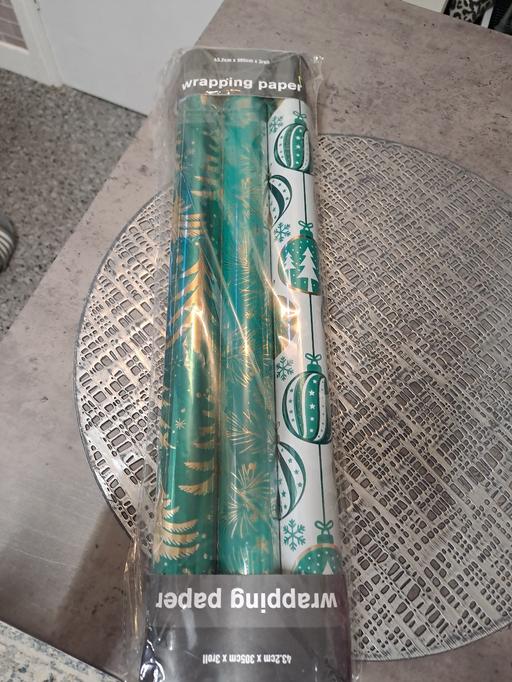  — 3xpack foil Christmas wrap