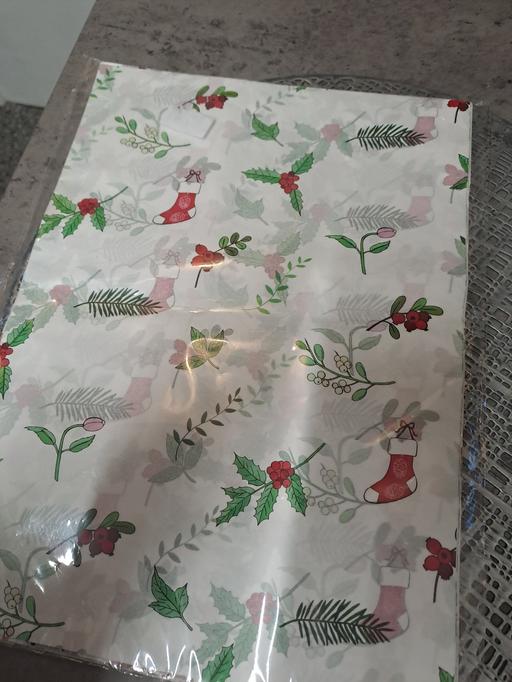  — pack Christmas paper