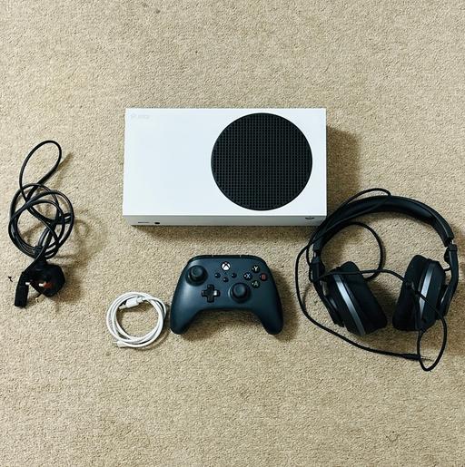  — XBox Series S - 512GB SSD Headset - Like New