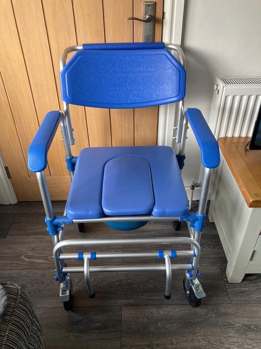  — Commode