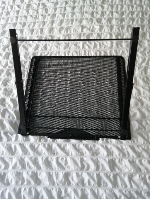  — Canvas stand