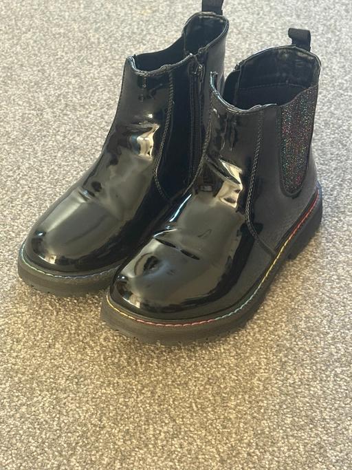  — Black boots - size 1 uk