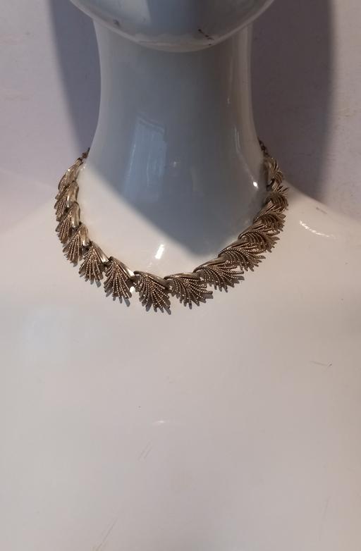  — Vintage 1950s Coro Gold Tone Leaf necklace