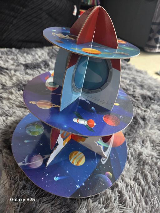  — cake stands
