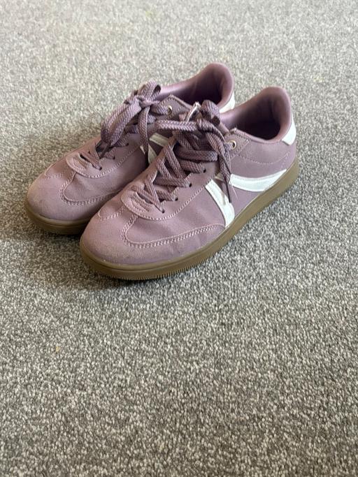  — Pink shoes