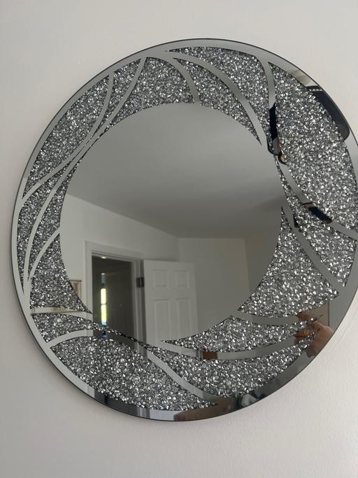  — Silver round sparkle mirror