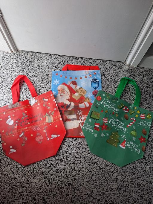  — 2 new preasant bags