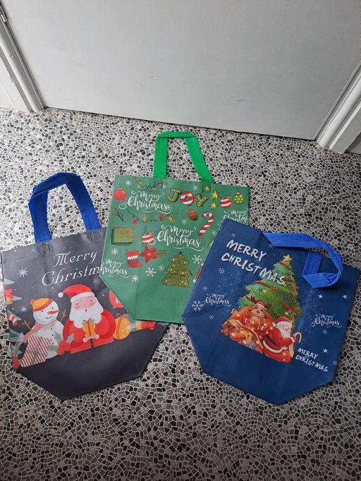  — 3 new preasant bags