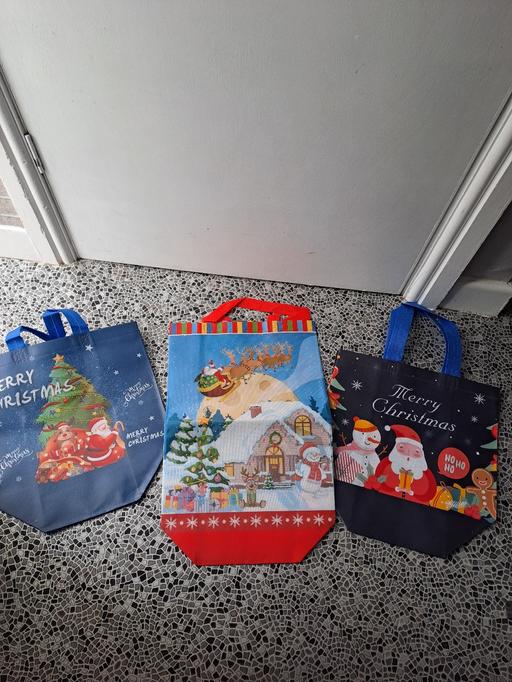  — 3x new Christmas preasant bags