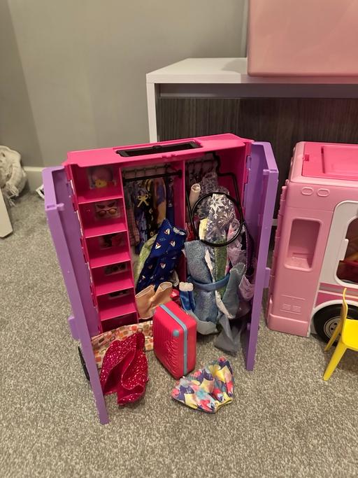  — Barbie dream house and other bits