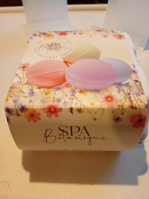  — brand new bath fizzers gift set