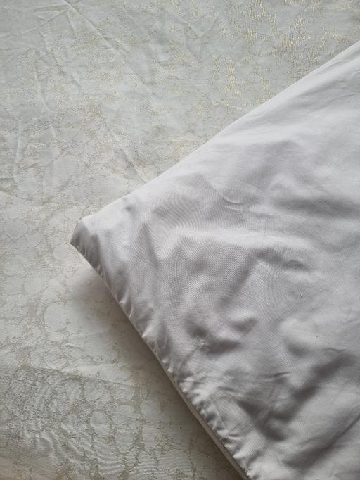  — Duvet and cover king-size.