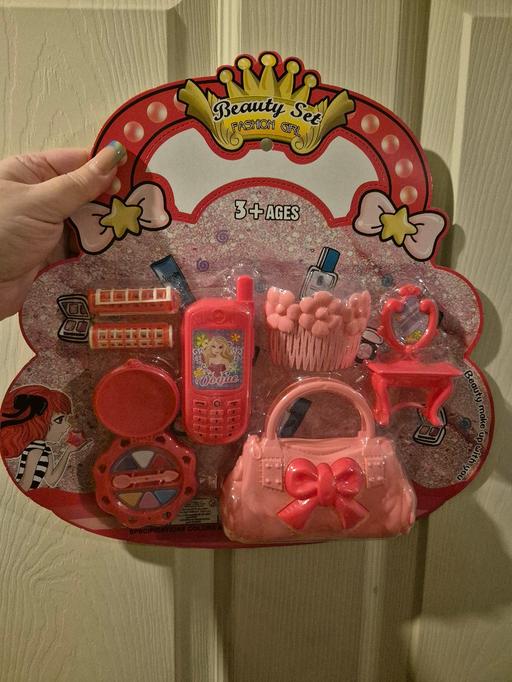  — new Beauty Play Set