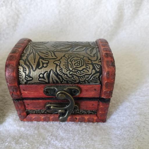  — wooden trinket box