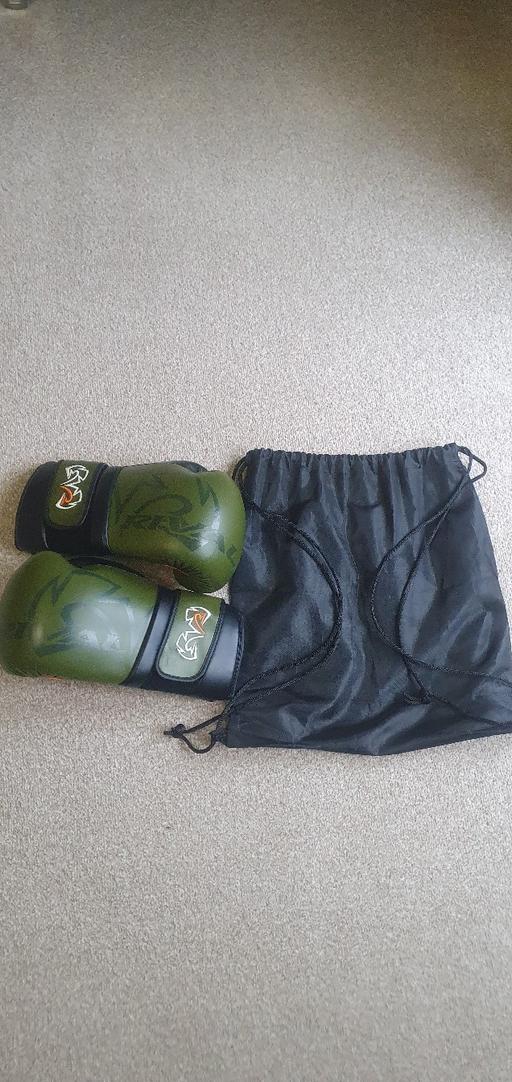  — Rival 16 oz Boxing Gloves & Bag Set | Brand N