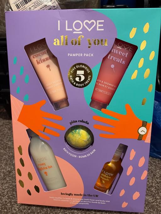  — Gift set