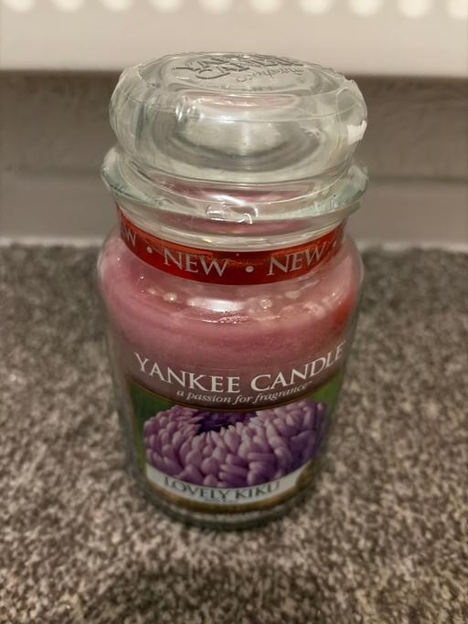  — Large Yankee candle