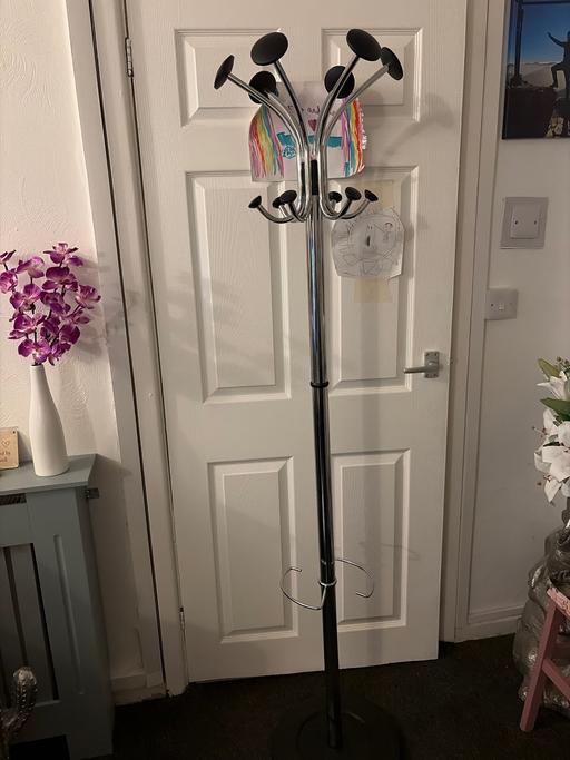  — Heavy duty coat stand
