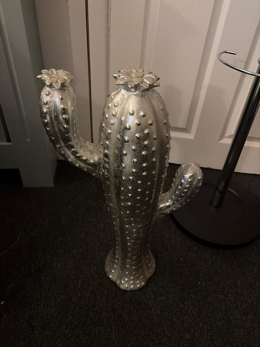  — Large cactus ornament